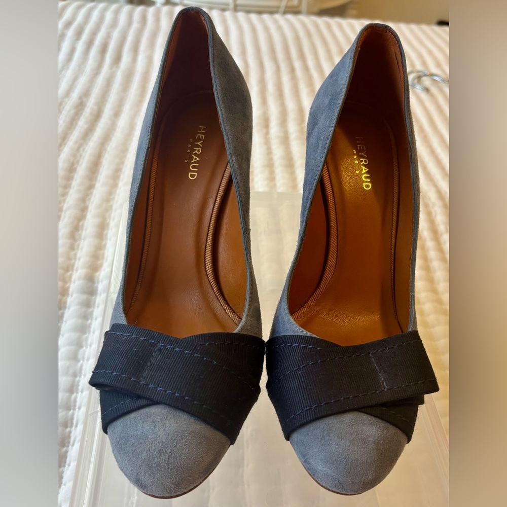 EUC Heyraud Suede Heels